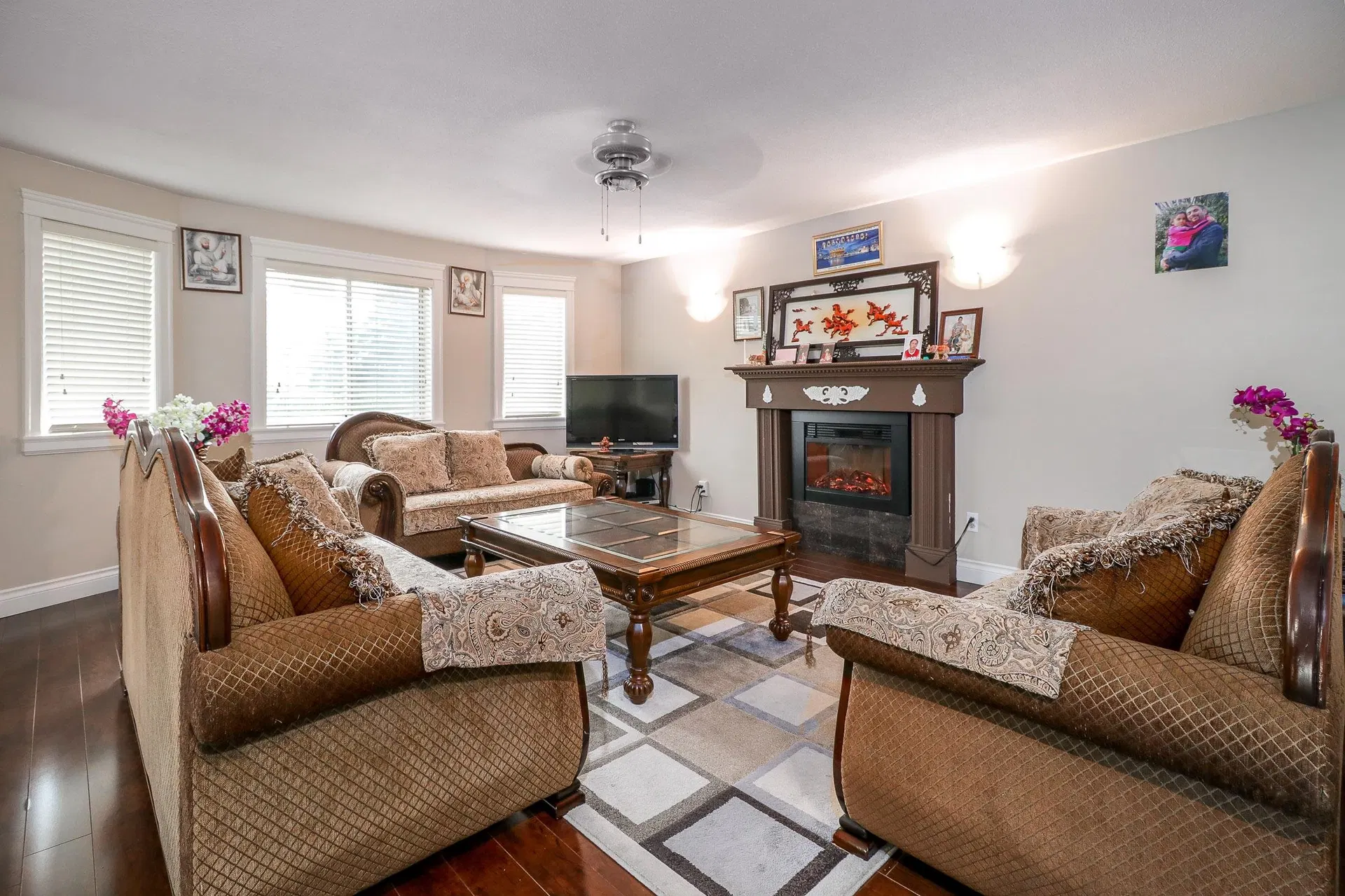 Photo 4 of 15 at 13025 96 Avenue