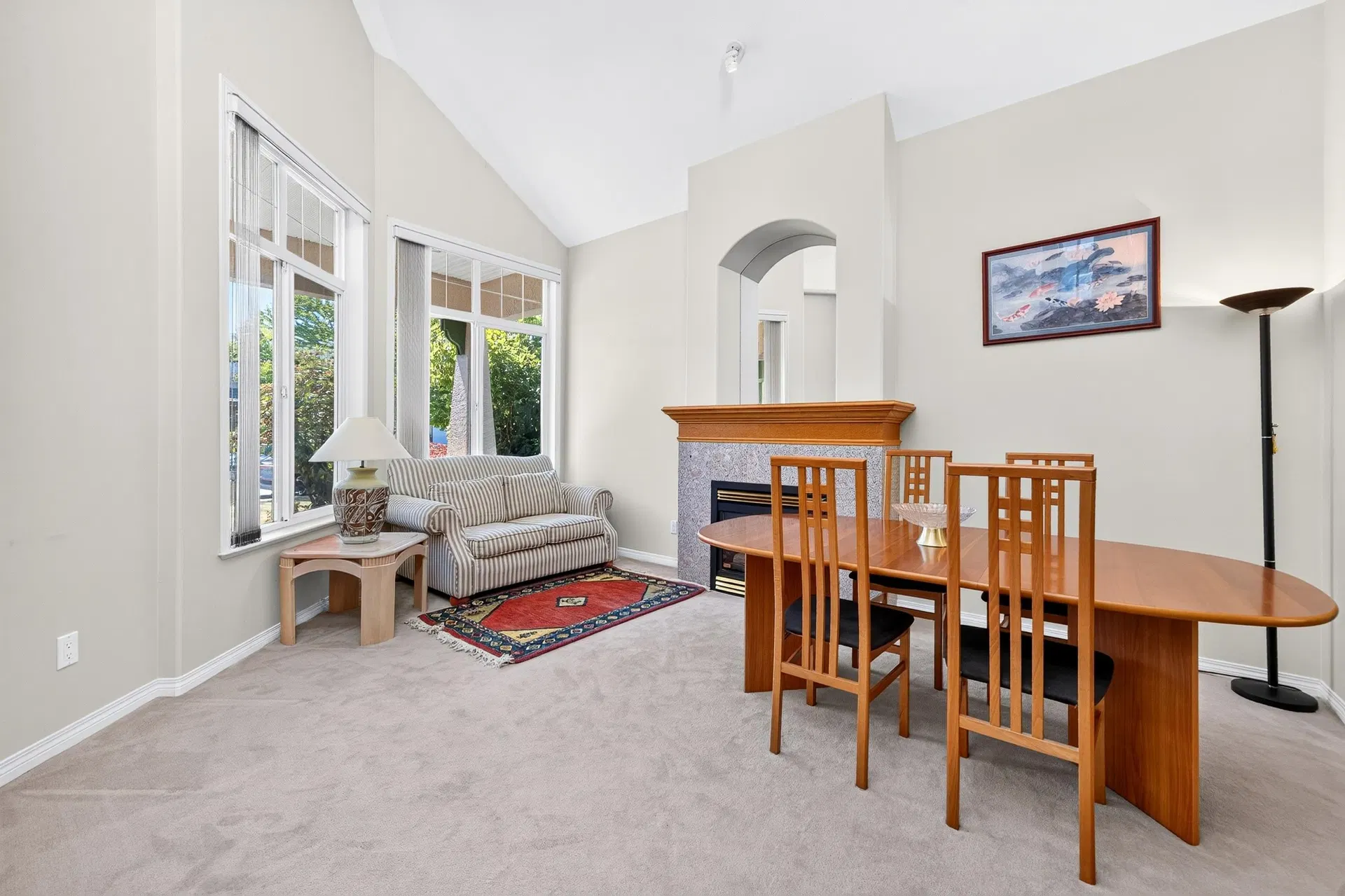 Photo 5 of 34 at 6215 Dunsmuir Crescent