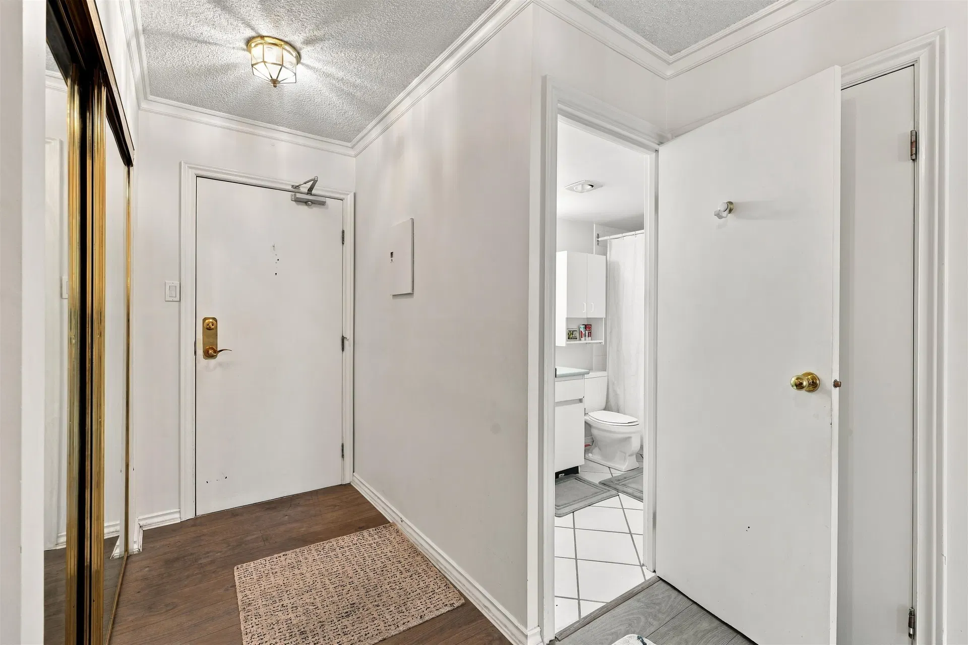 Photo 3 of 34 at #403 – 2024 Fullerton Avenue