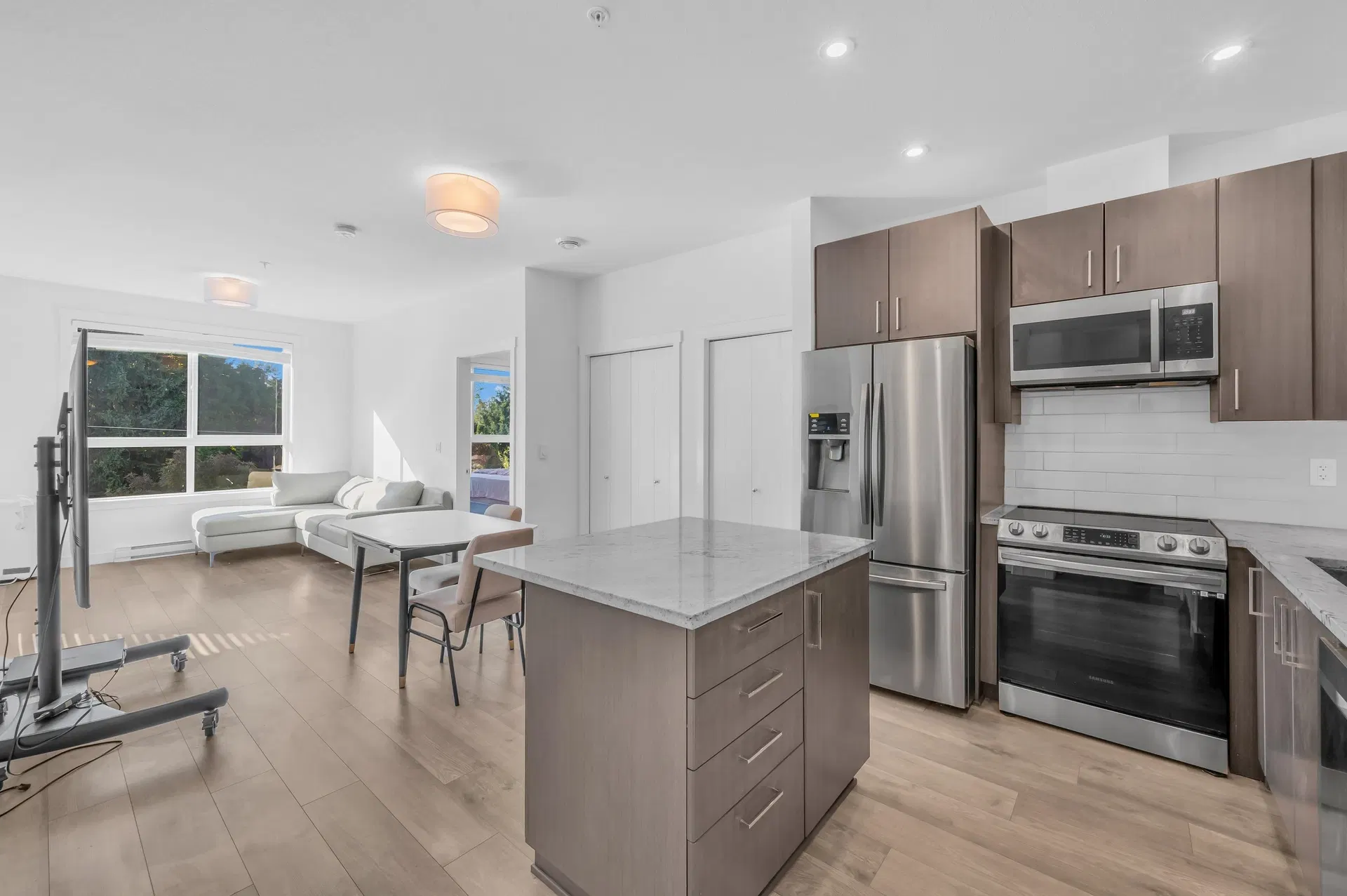 Photo 3 of 37 at #309 – 20362 72b Avenue