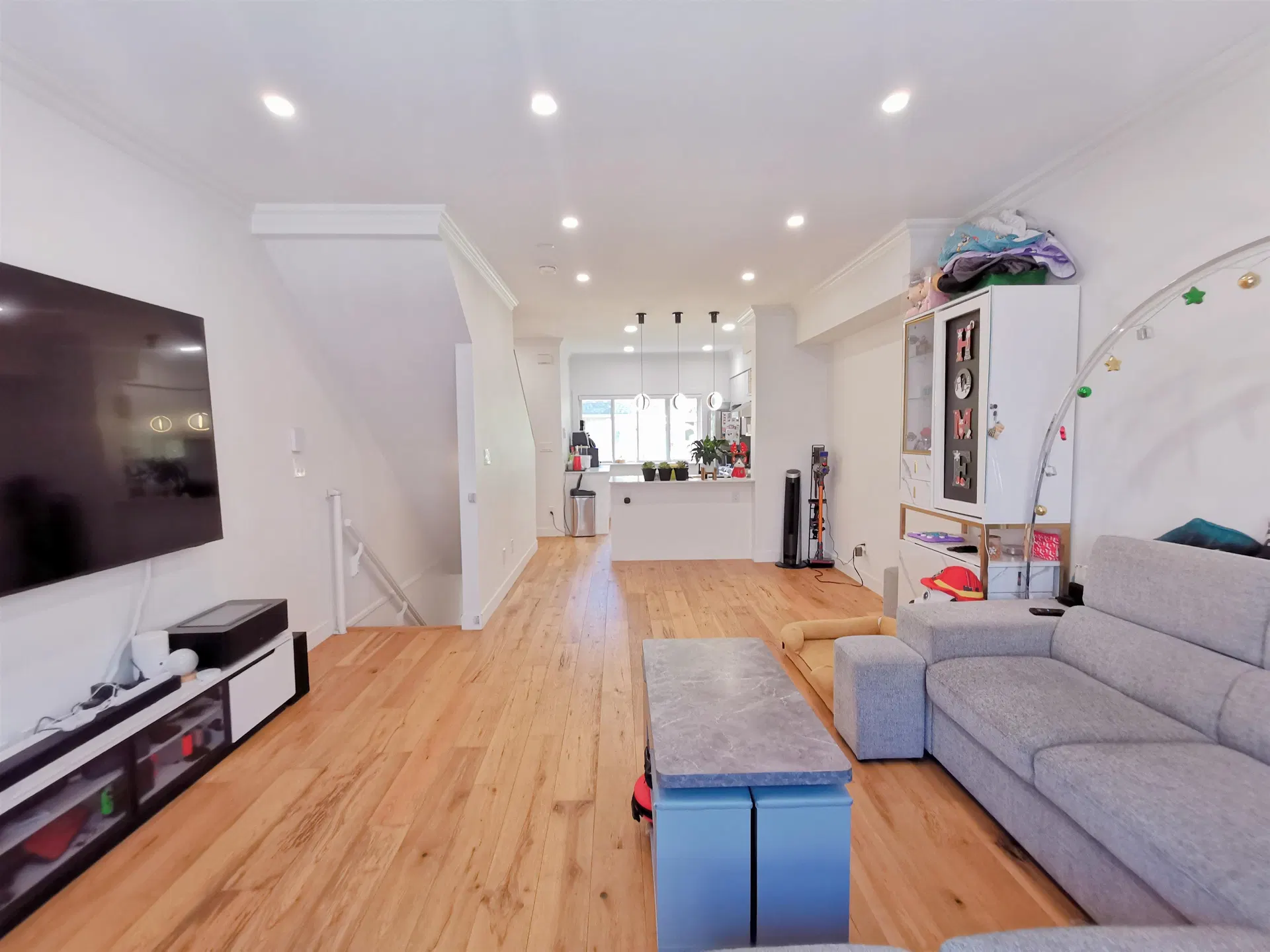 Photo 3 of 16 at #2 – 9288 Keefer Avenue
