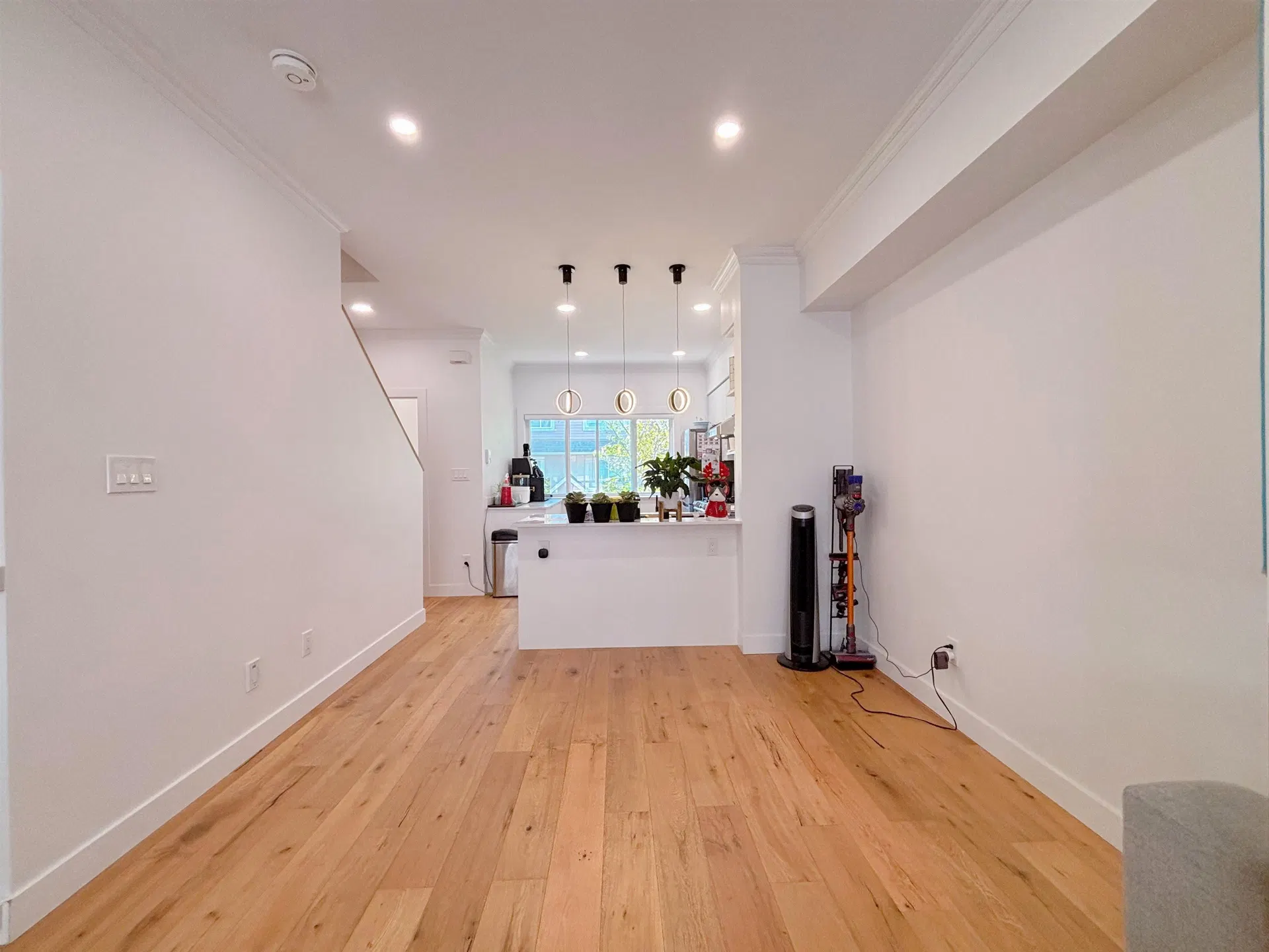 Photo 4 of 16 at #2 – 9288 Keefer Avenue