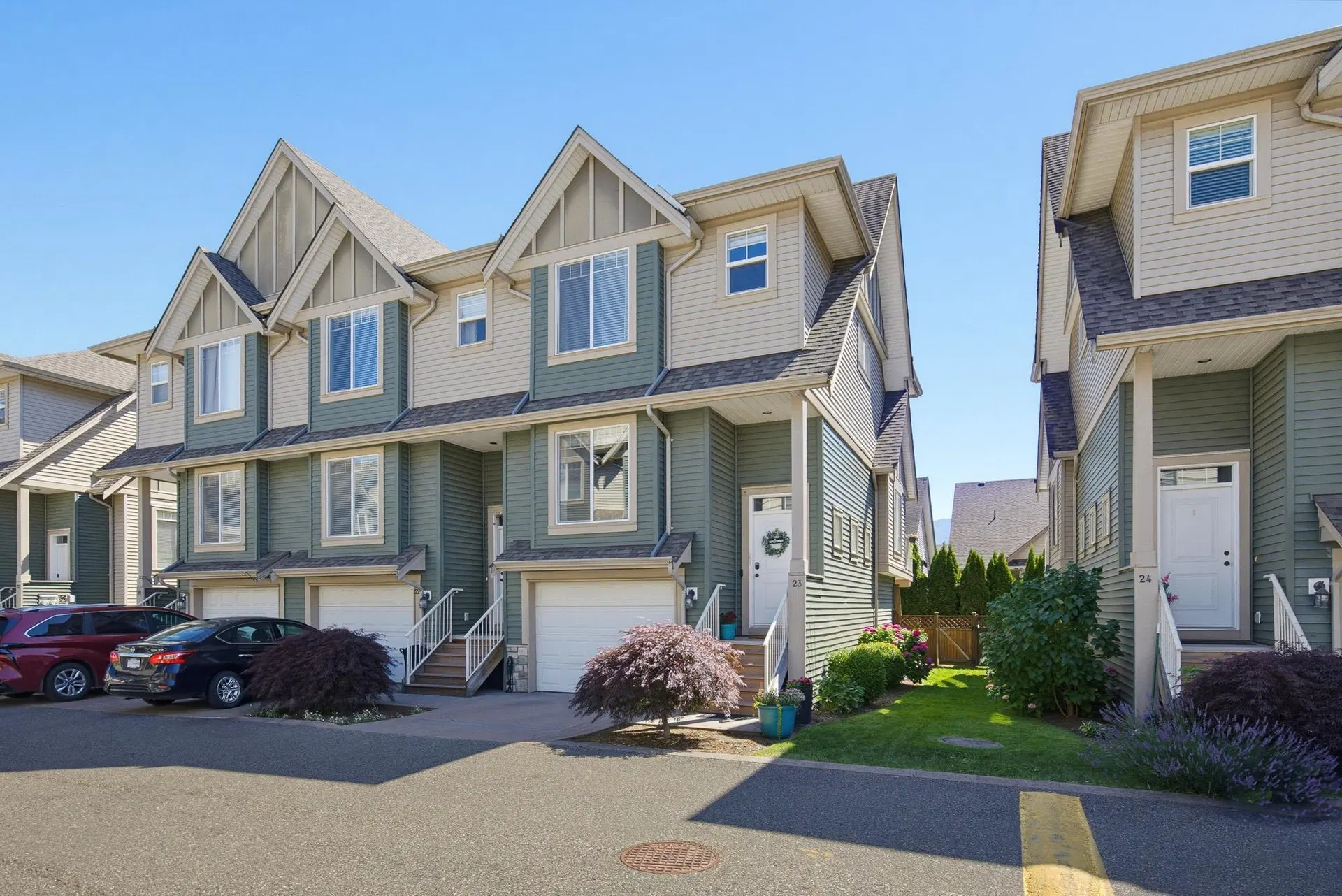 Photo 2 of 39 at #23 – 6498 Southdowne Place