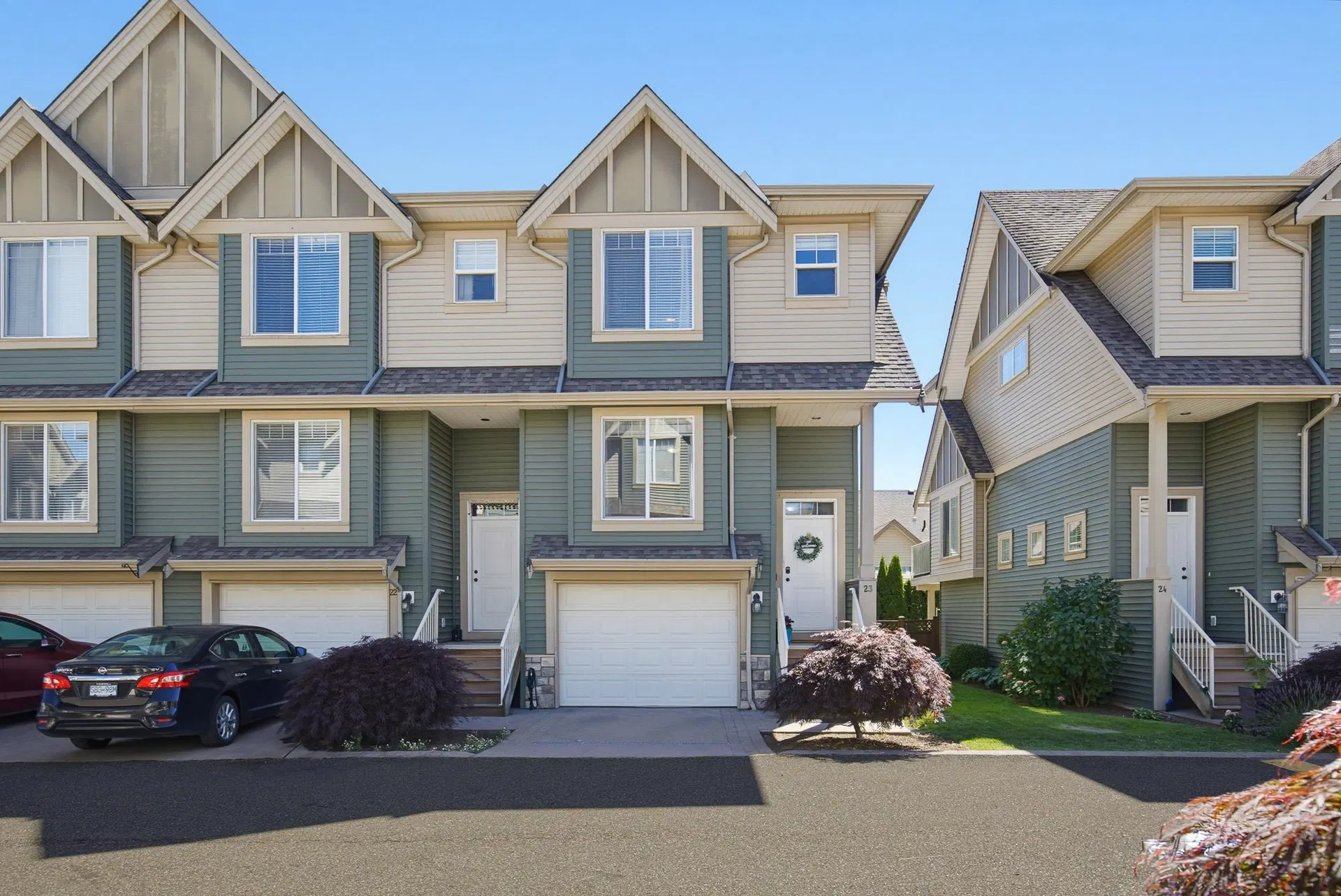 Photo 3 of 39 at #23 – 6498 Southdowne Place