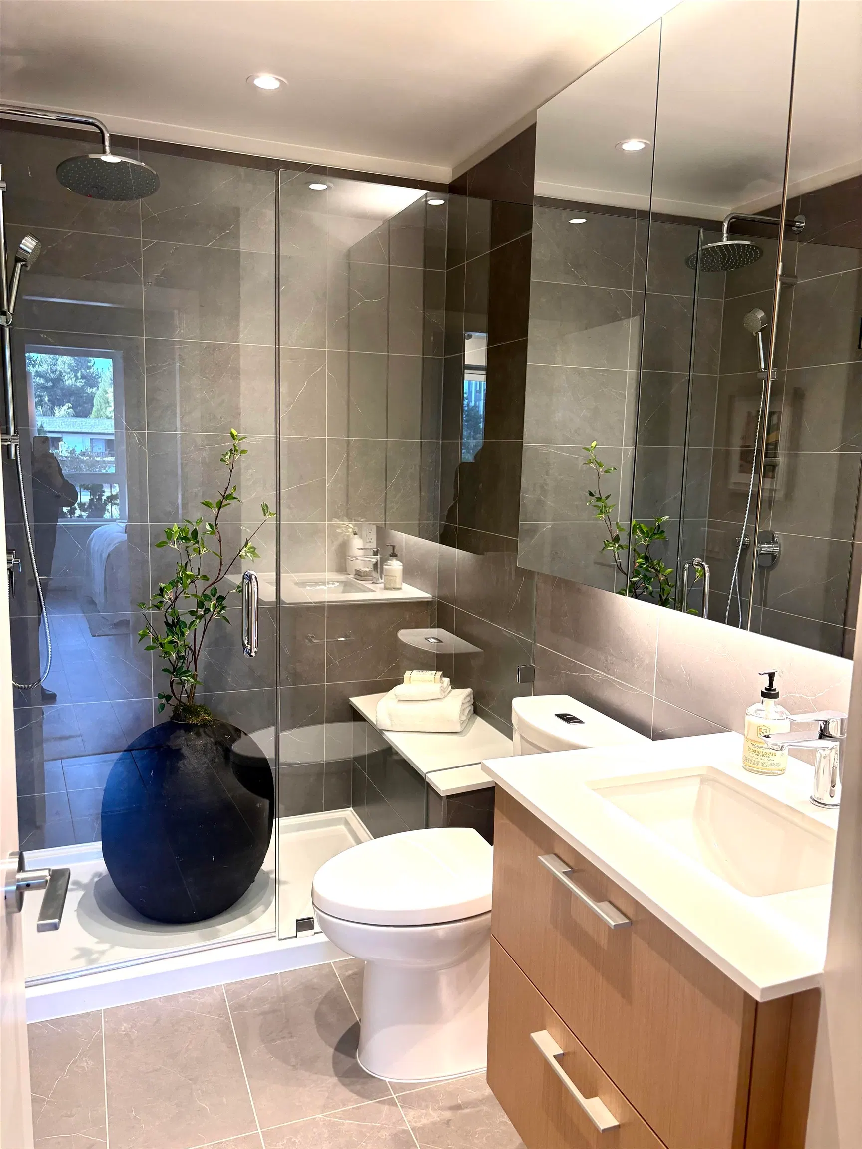 Photo 5 of 8 at #401 – 110 E 17th Street