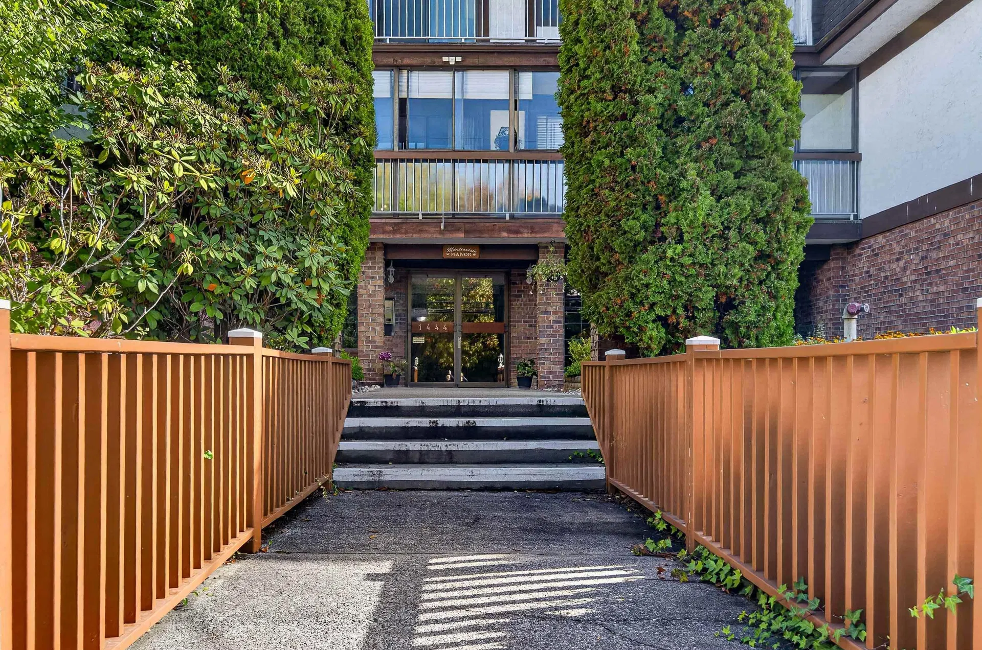Photo 3 of 40 at #304 – 1444 Martin Street