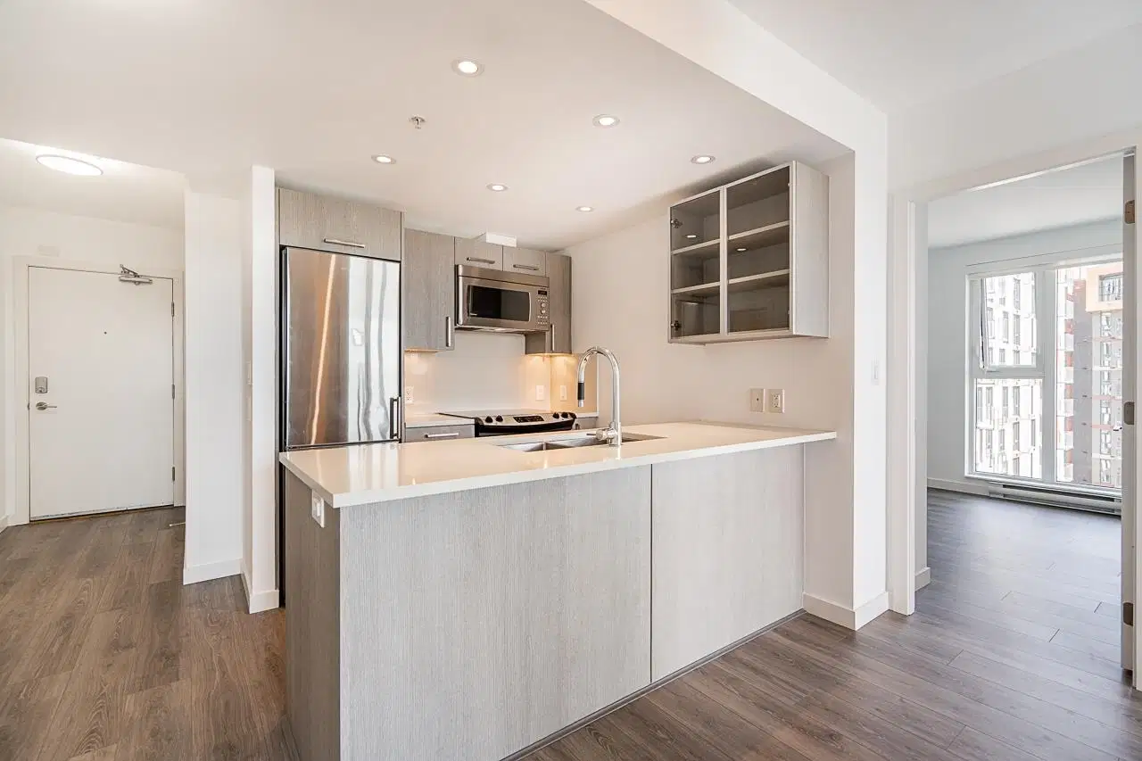 #1006 – 983 Hastings Street
