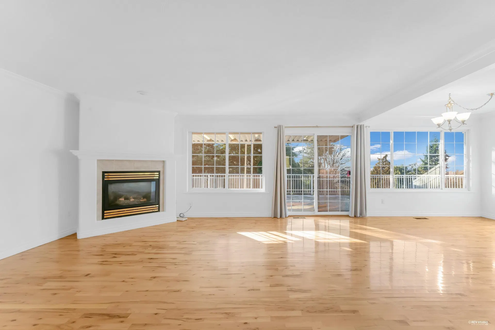 Photo 3 of 16 at 8063 Wiltshire Boulevard