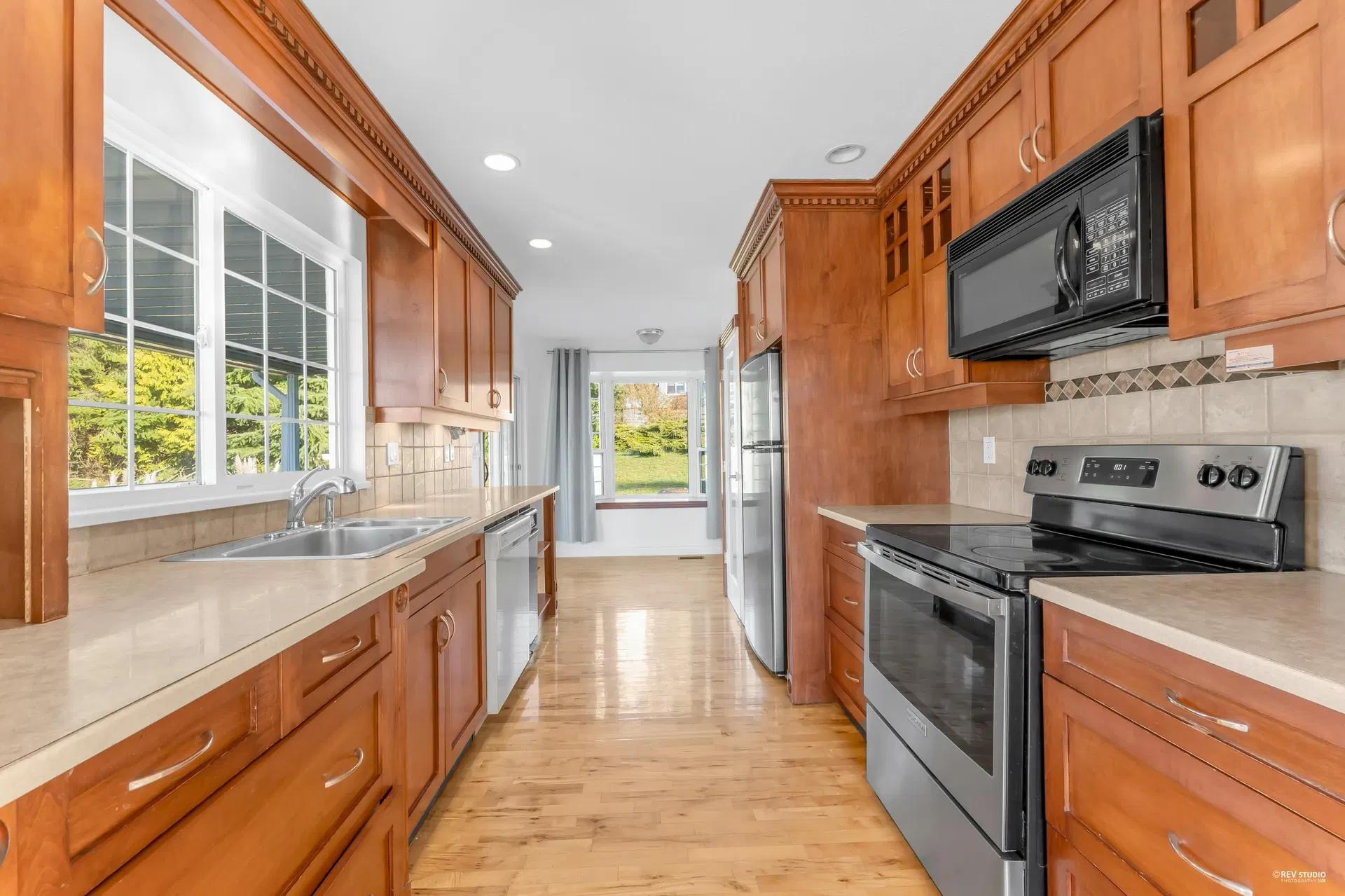 Photo 4 of 16 at 8063 Wiltshire Boulevard