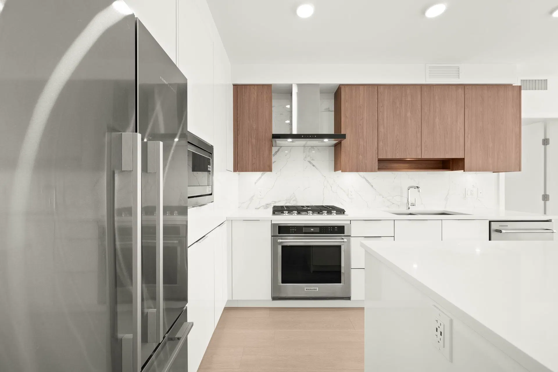 Photo 5 of 37 at #1601 – 7683 Park Crescent
