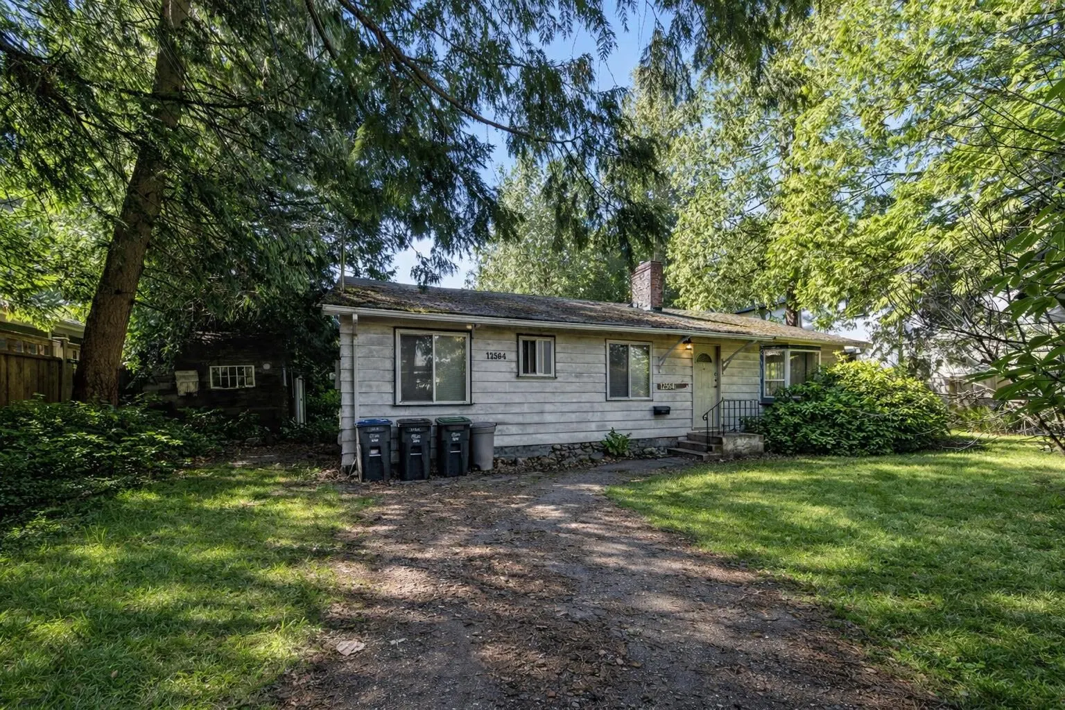 Photo 3 of 12 at 12564 25 Avenue