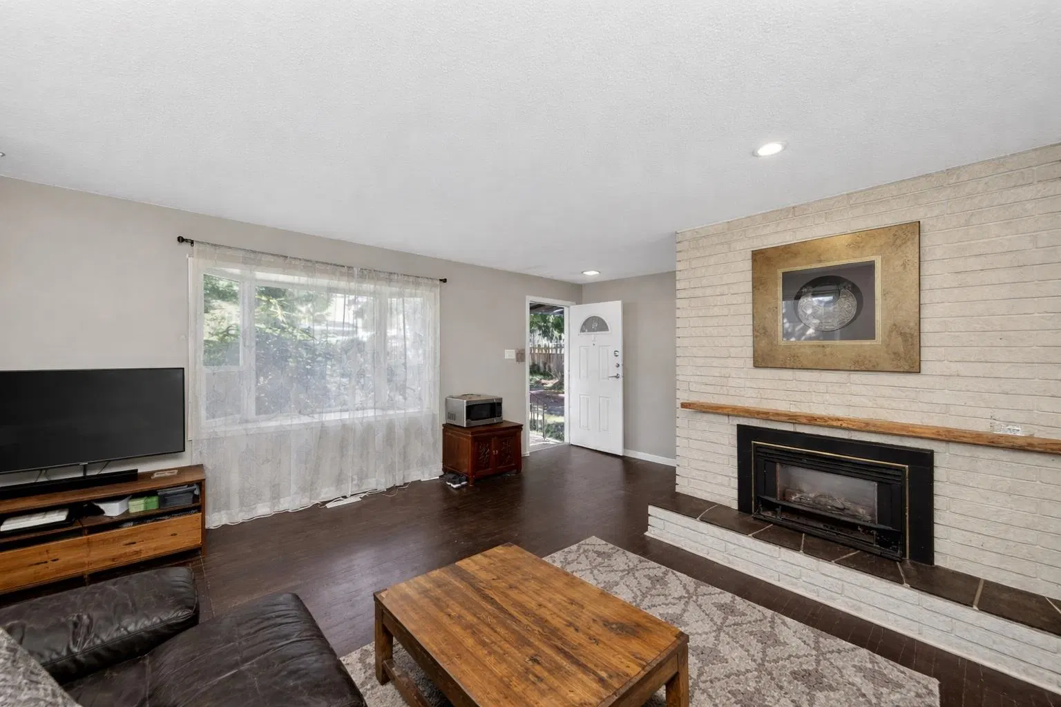 Photo 4 of 12 at 12564 25 Avenue