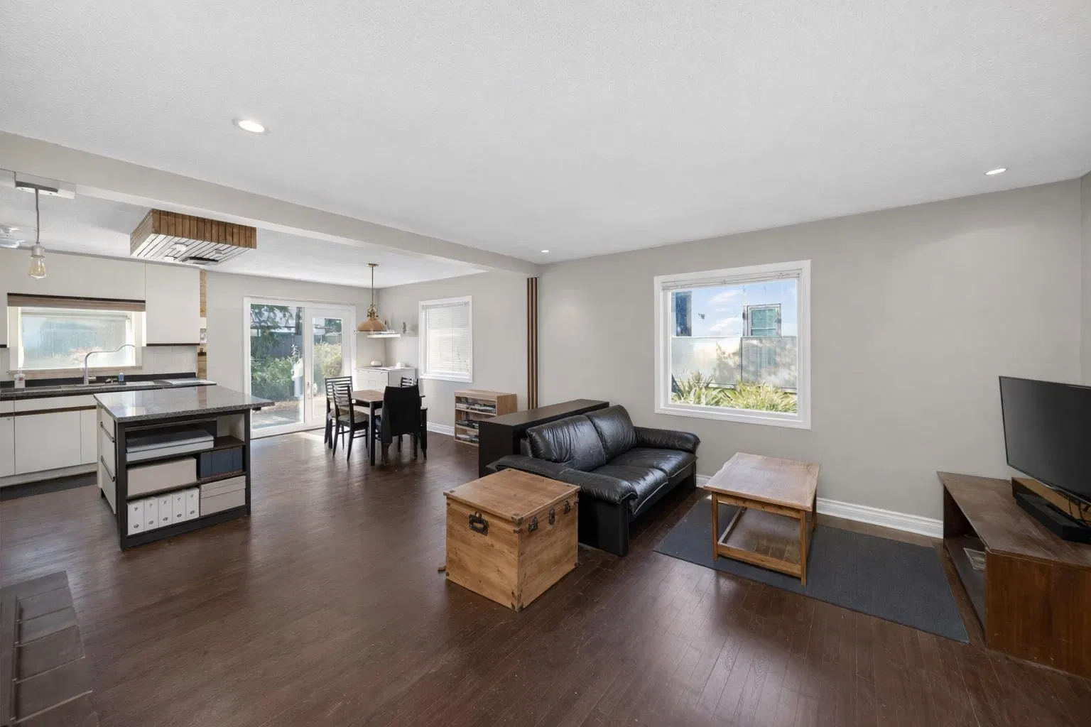 Photo 5 of 12 at 12564 25 Avenue