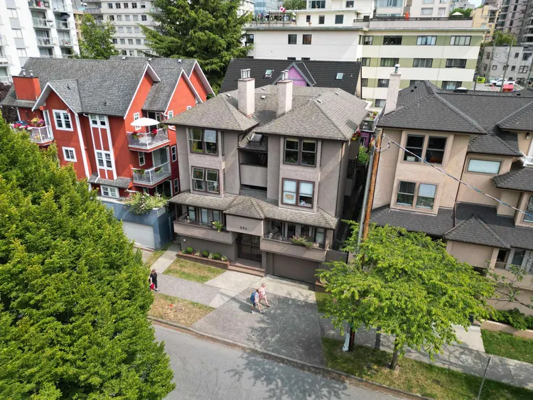 Photo 2 of 25 at #3 – 886 Broughton Street
