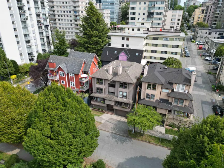 Photo 3 of 25 at #3 – 886 Broughton Street