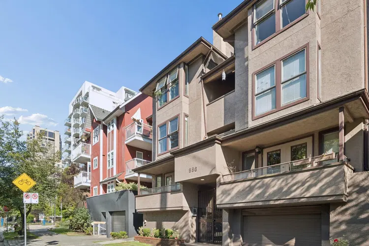 Photo 5 of 25 at #3 – 886 Broughton Street