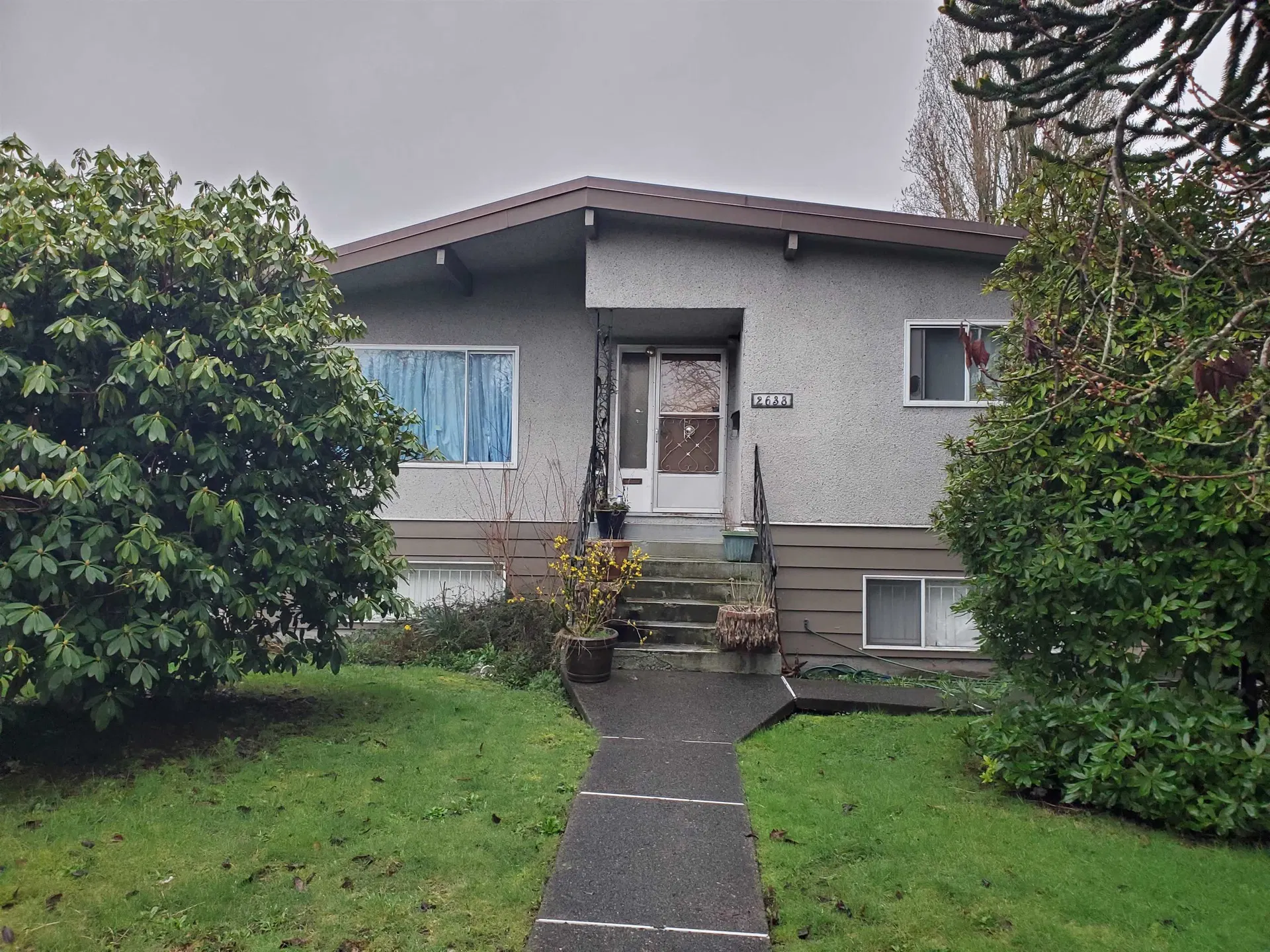 Photo 1 of 1 at 2638 E 49th Avenue