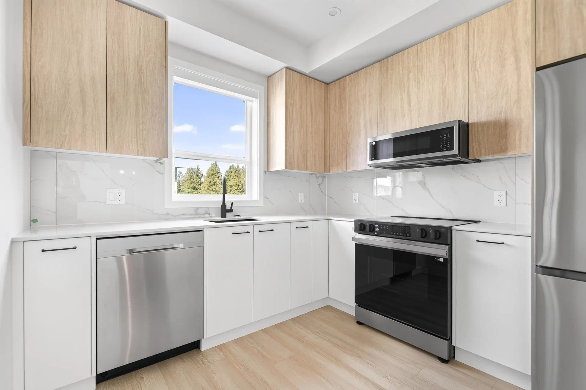 Photo 3 of 17 at #601 – 33538 Cottage Lane