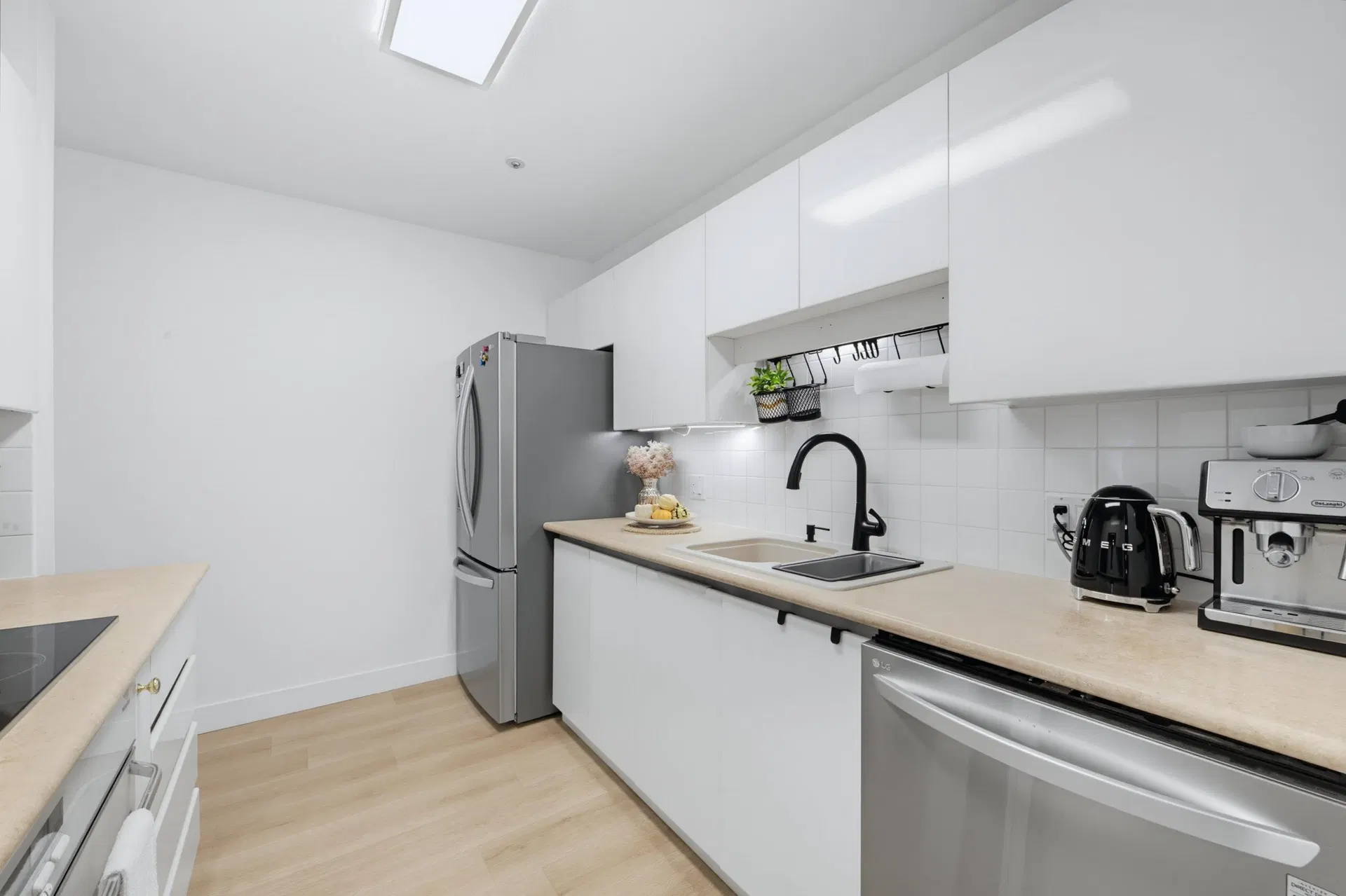 Photo 3 of 34 at #203 – 15375 17 Avenue