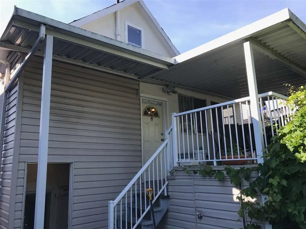 Photo 3 of 6 at 4904 Rupert Street