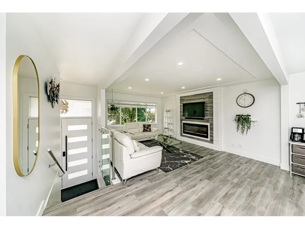 Photo 1 of 36 at 14927 Kew Drive