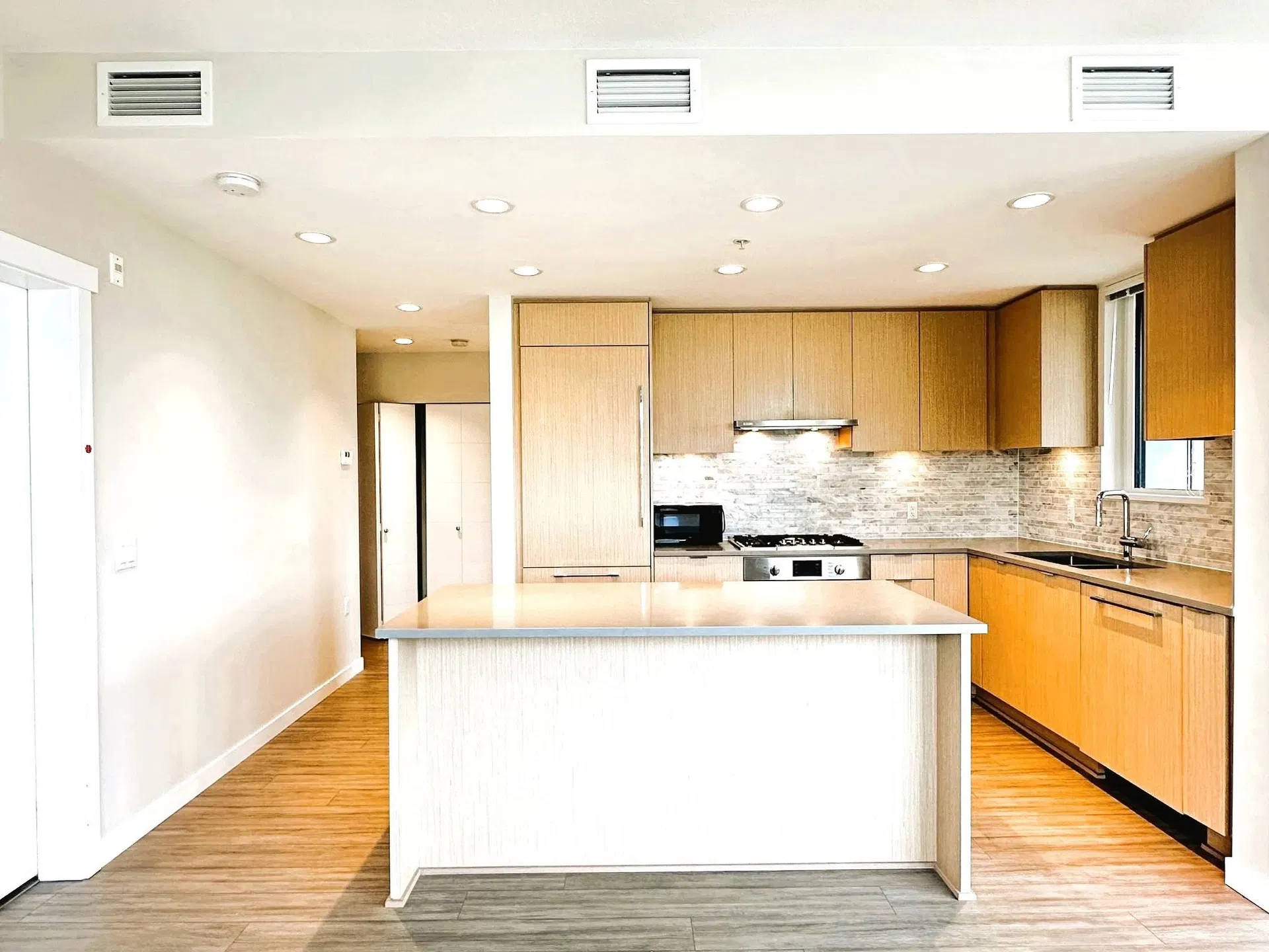 Photo 5 of 20 at #417 – 9213 Odlin Street