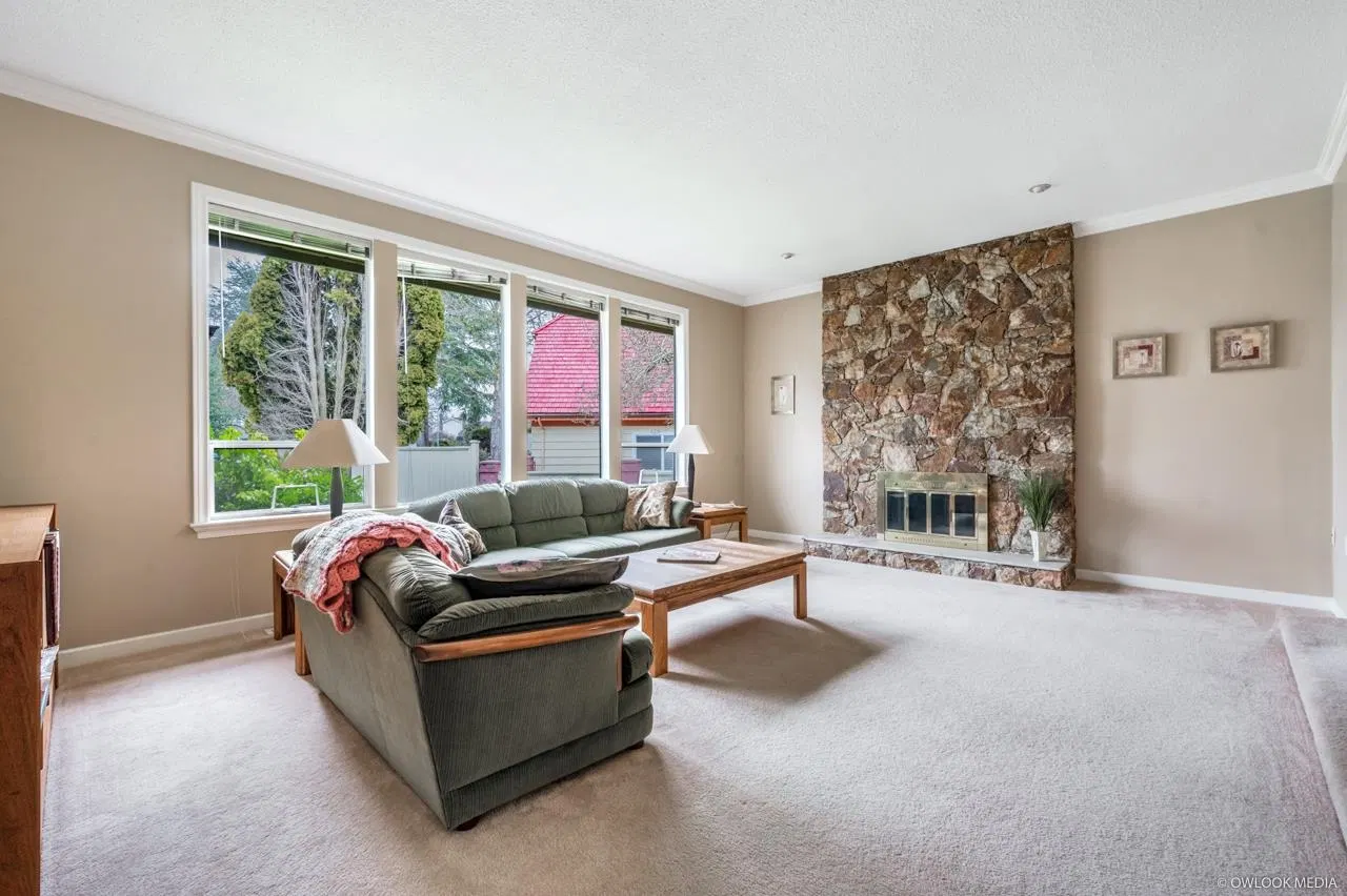 Photo 2 of 20 at 7720 Waterton Drive