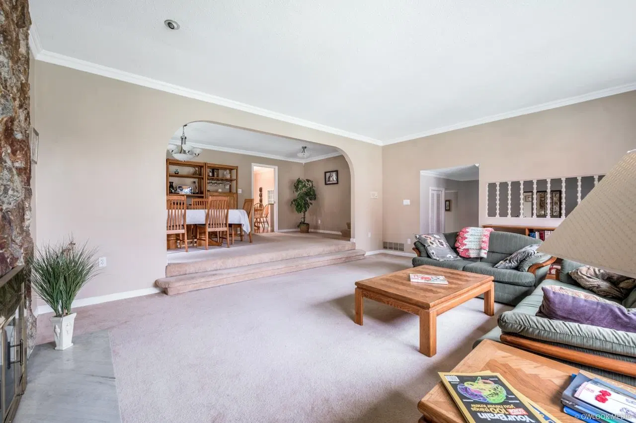 Photo 3 of 20 at 7720 Waterton Drive