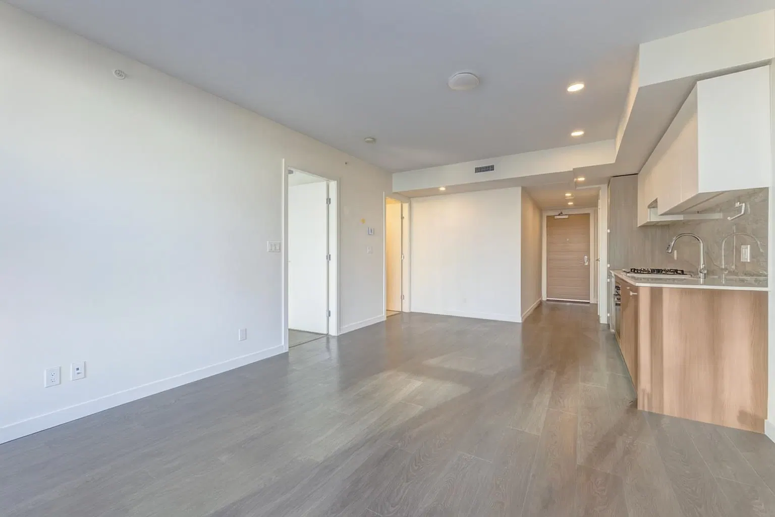 Photo 2 of 19 at #709 – 6633 Buswell Street