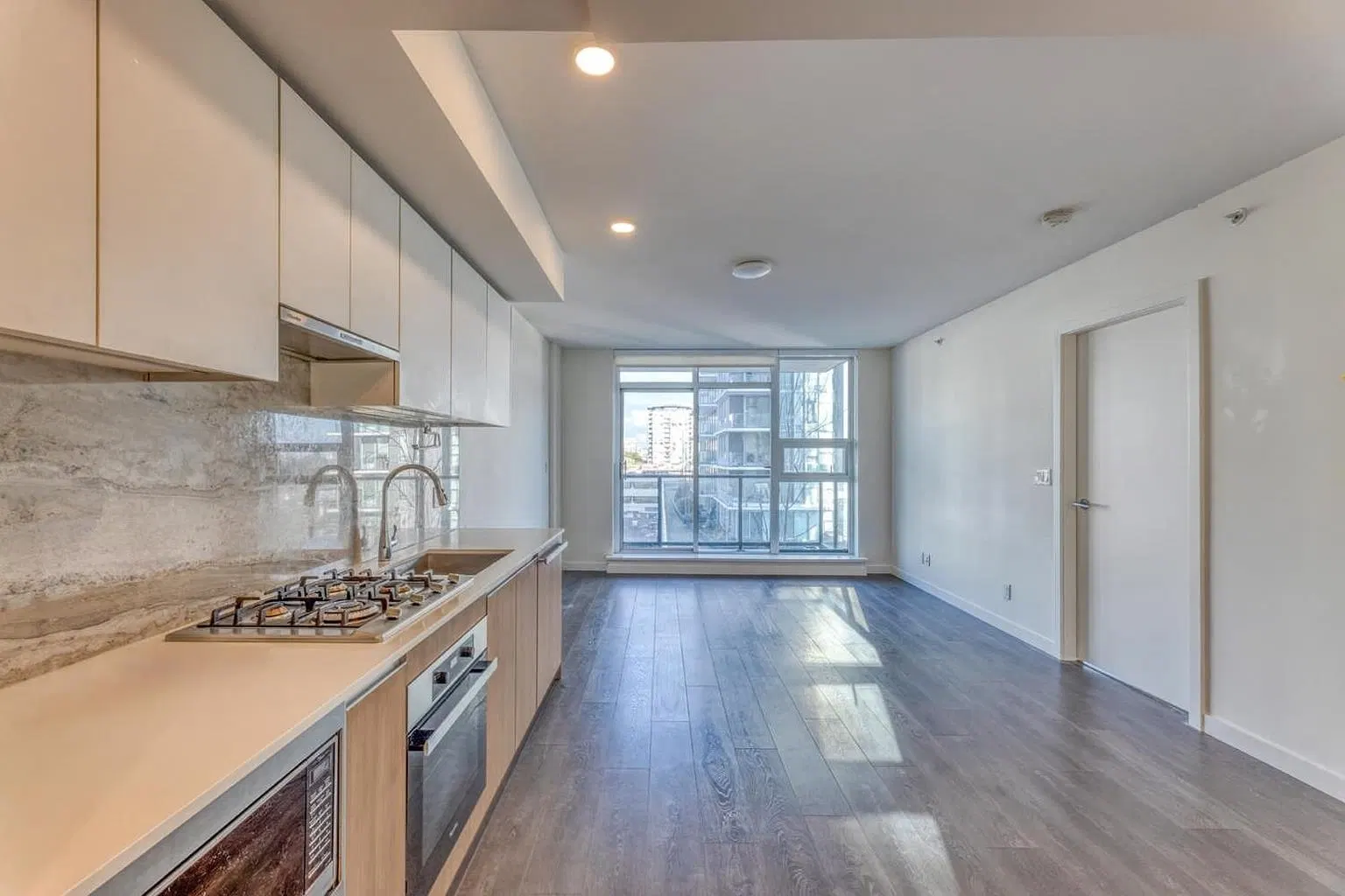 Photo 3 of 19 at #709 – 6633 Buswell Street
