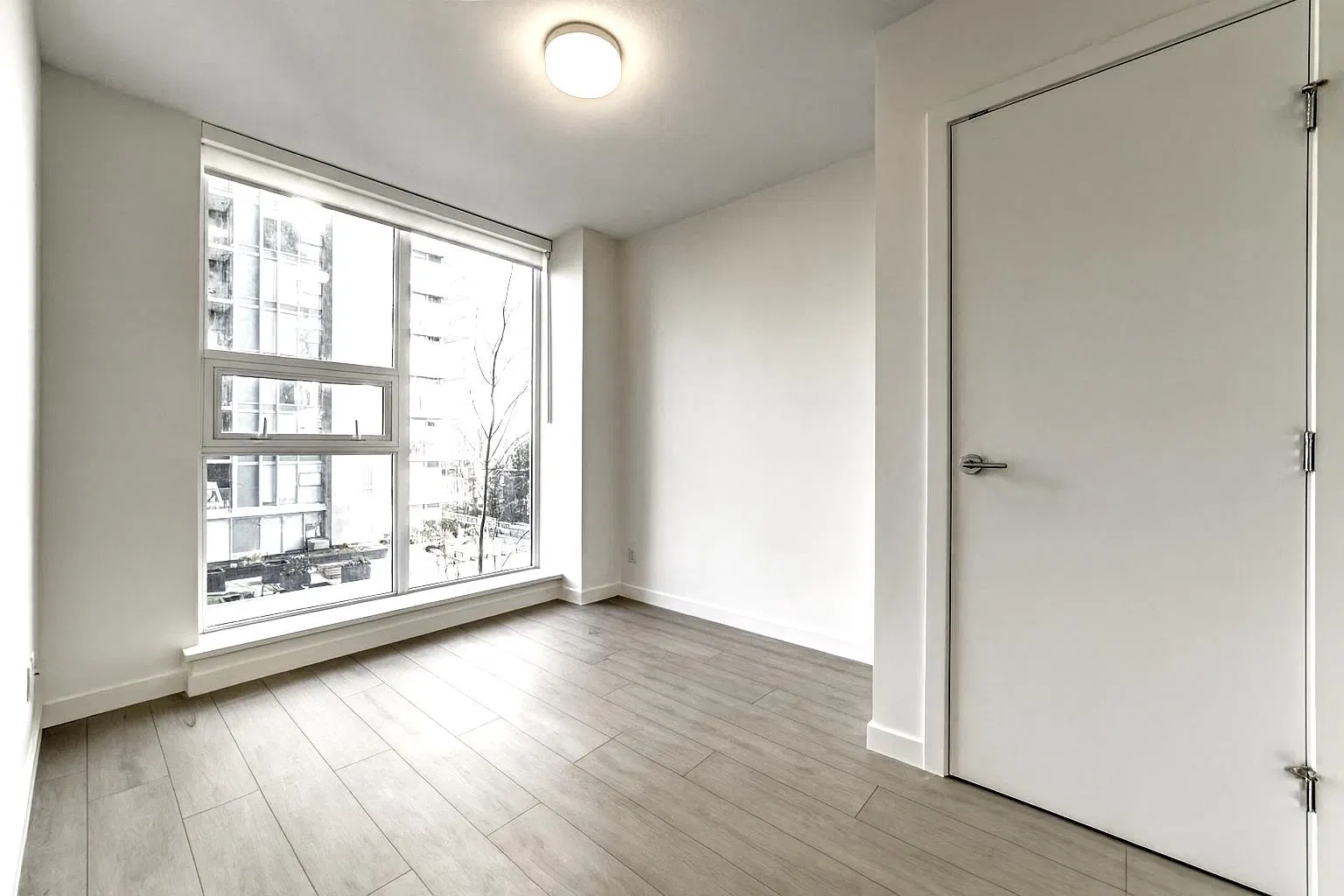 Photo 5 of 19 at #709 – 6633 Buswell Street