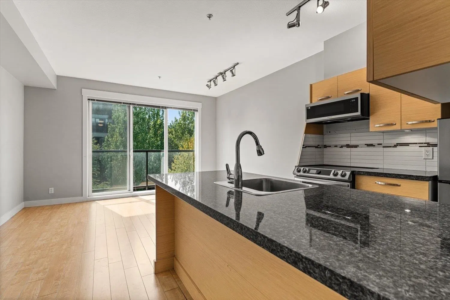 Photo 2 of 28 at #310 – 33539 Holland Avenue