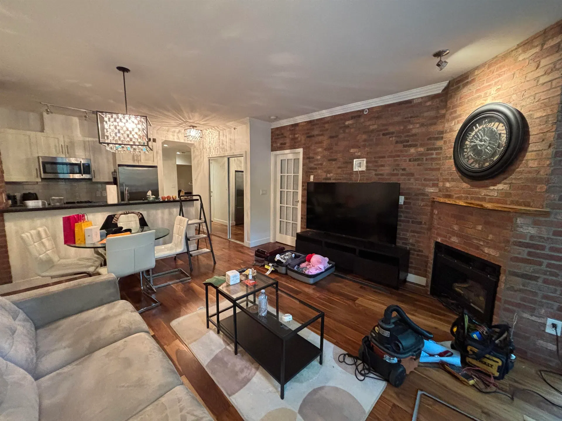 Photo 5 of 23 at xx2 – 928 Richards Street