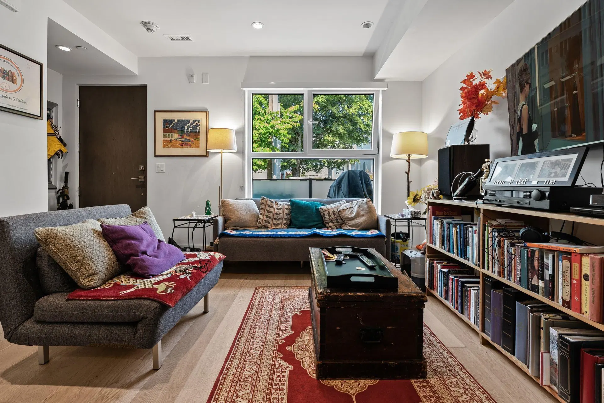 Photo 5 of 18 at 156 W Woodstock Avenue