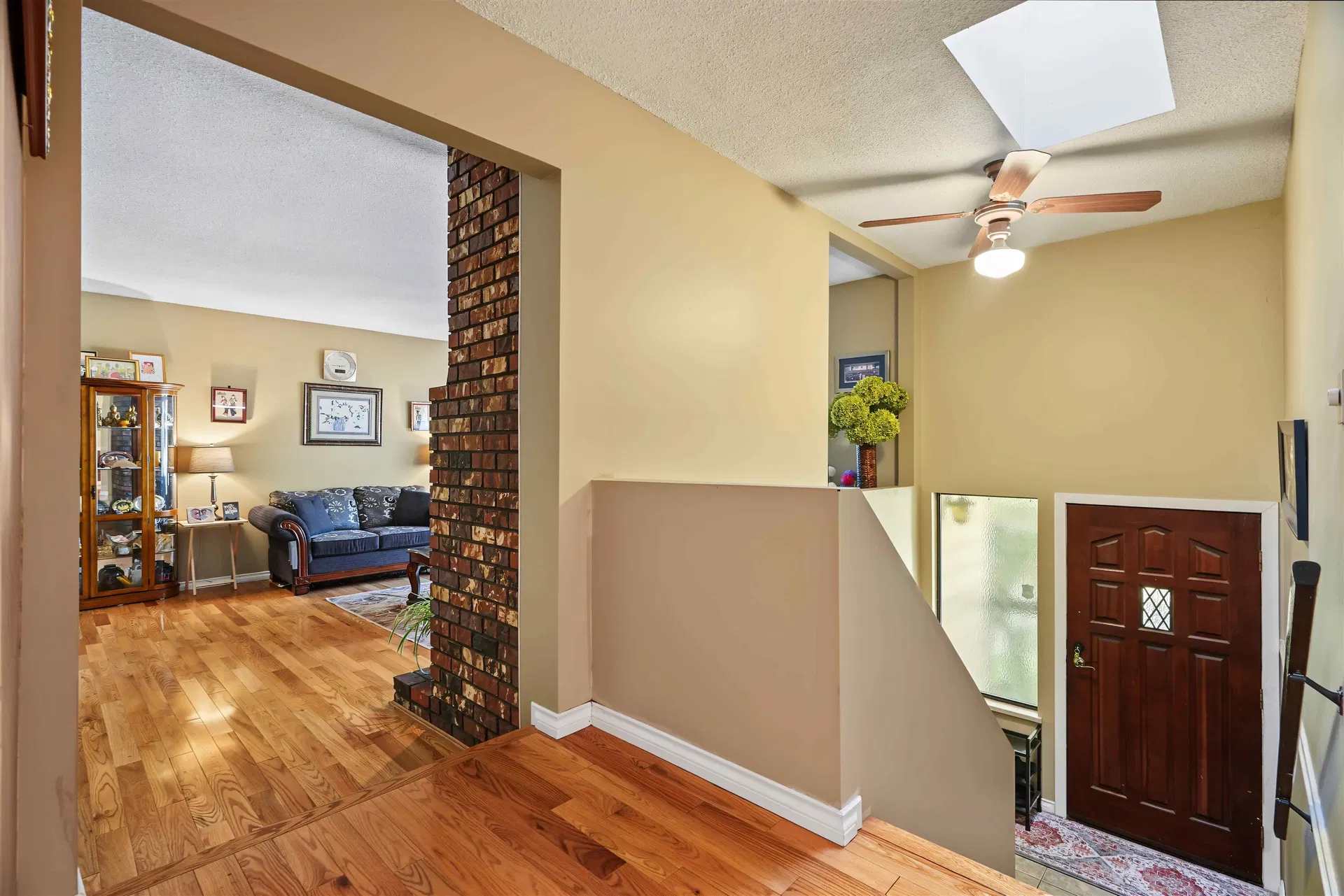 Photo 3 of 32 at 15676 97a Avenue