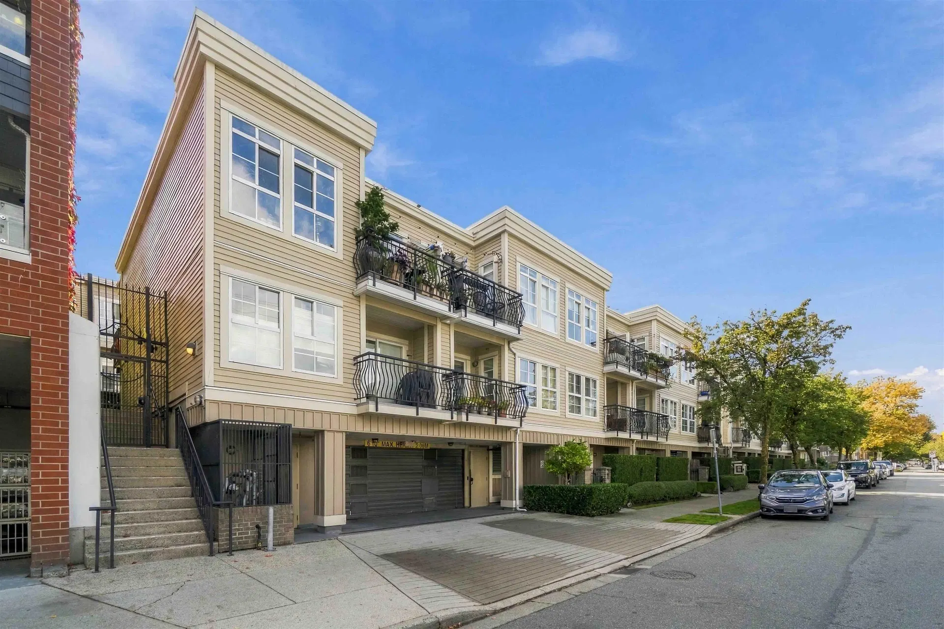 Photo 2 of 32 at #319 – 678 W 7th Avenue