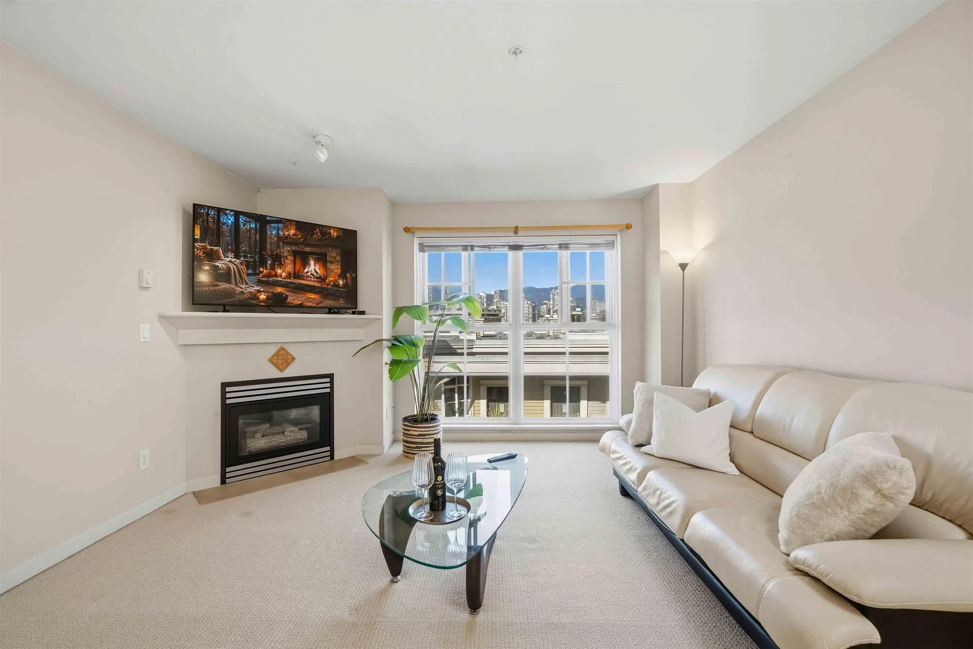 Photo 5 of 32 at #319 – 678 W 7th Avenue