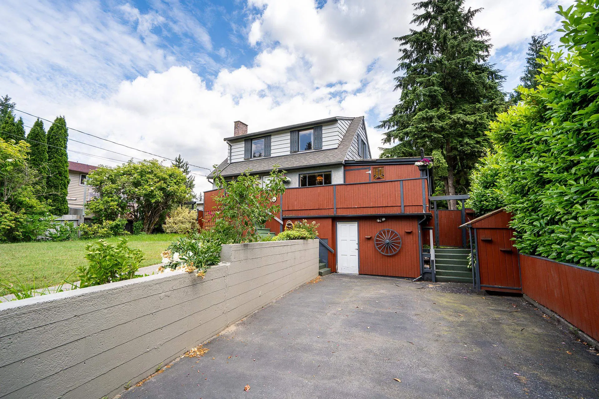 Photo 3 of 40 at 3554 Hastings Street