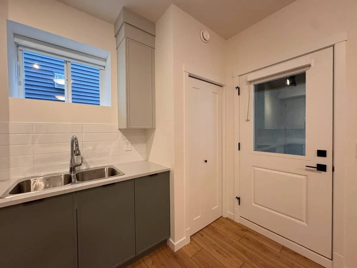 Photo 5 of 14 at Suite – 11058 Lockwood St