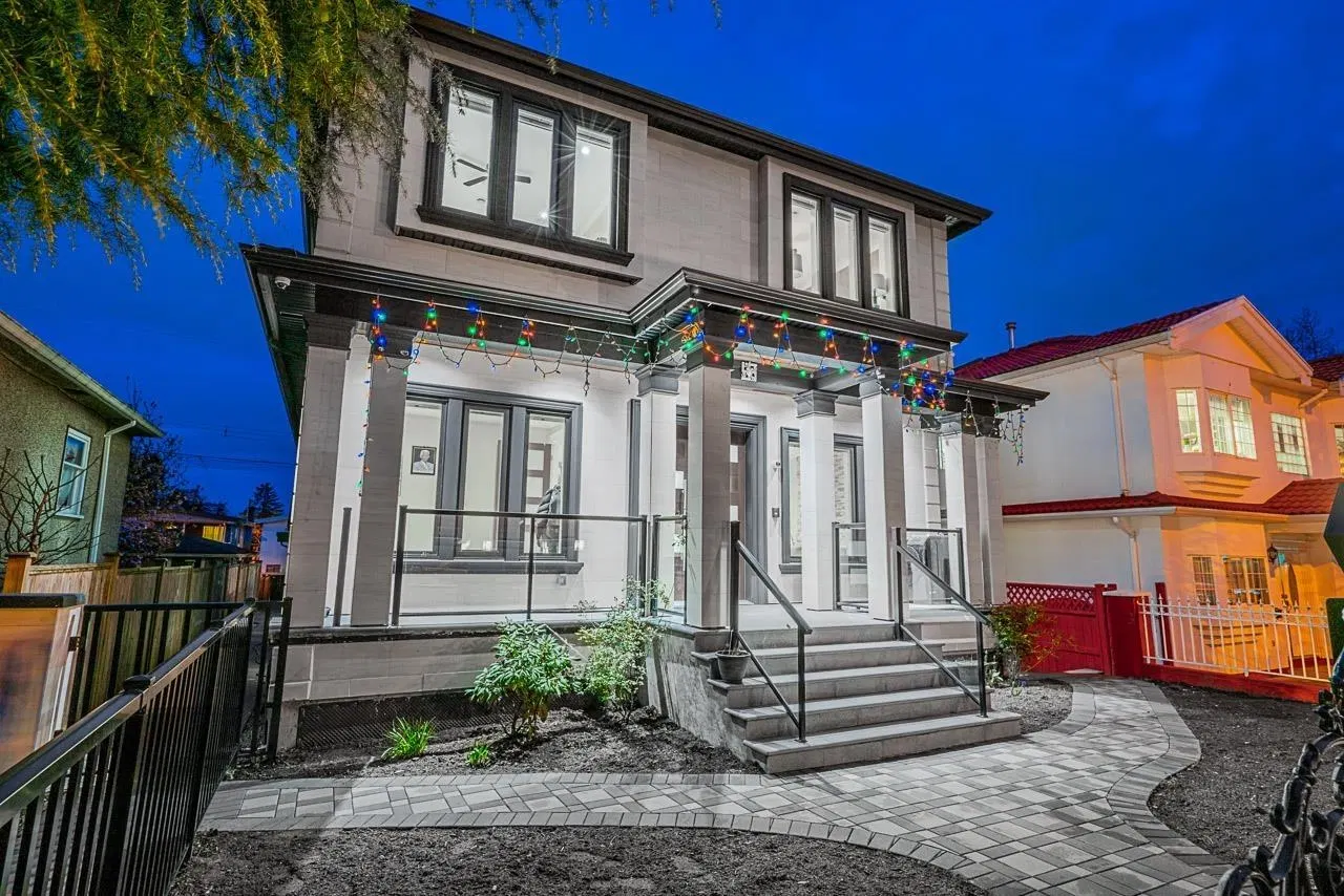 Photo 3 of 40 at 1838 E 49th Avenue