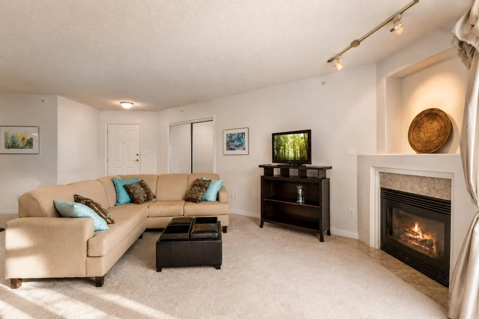 Photo 4 of 30 at #406 – 33065 Mill Lake Road