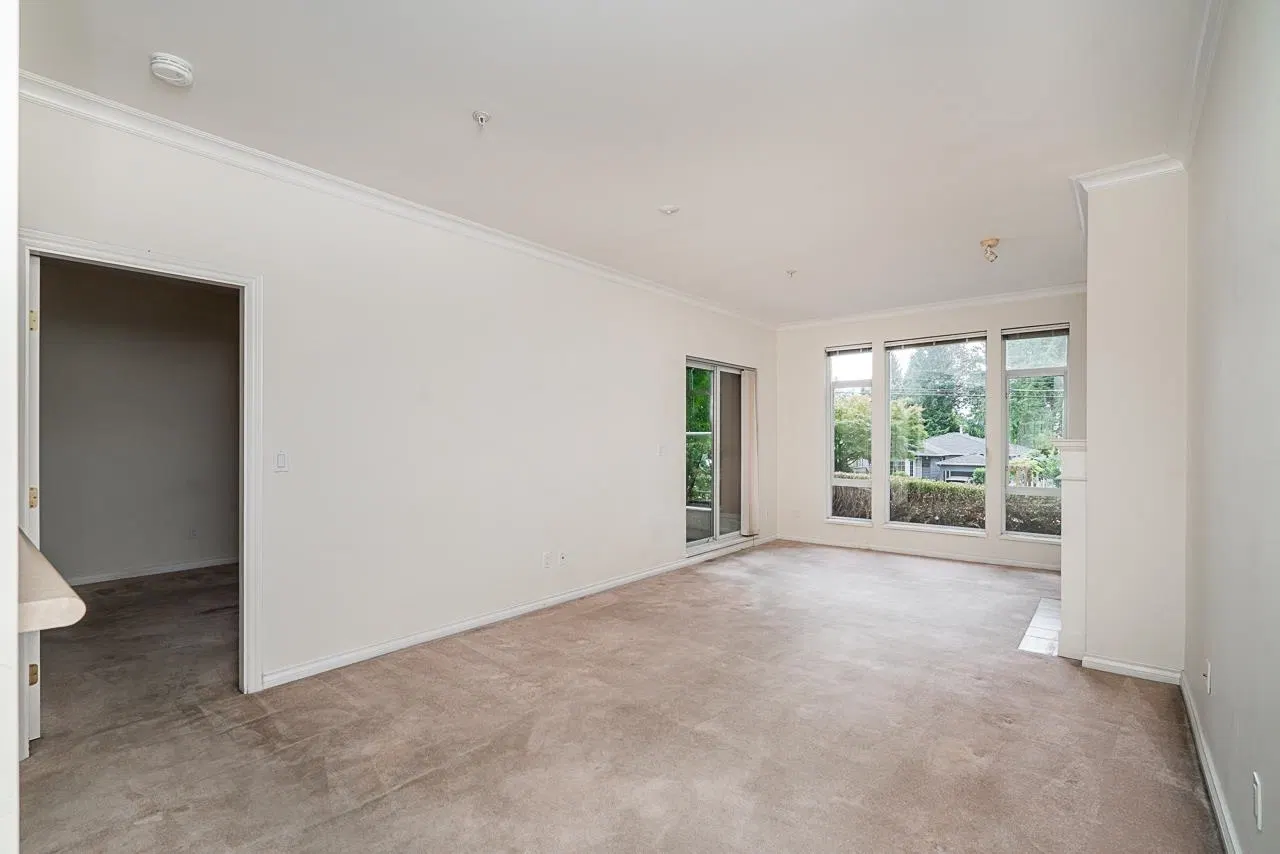 Photo 3 of 31 at #207 – 678 W Queens Road