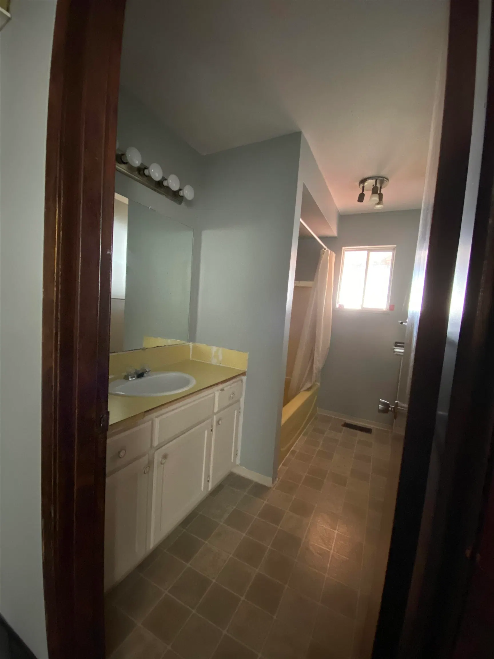 Photo 3 of 19 at 15855 Vine Avenue