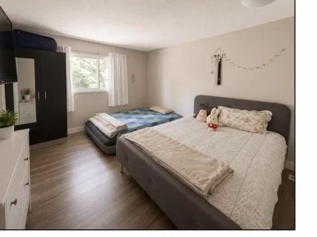 Photo 5 of 10 at 14565 91a Avenue