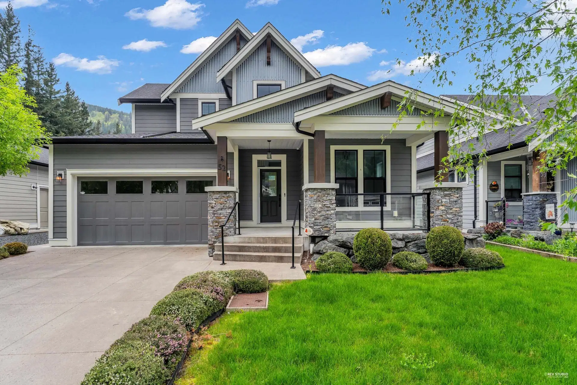 #52 – 1885 Columbia Valley Road