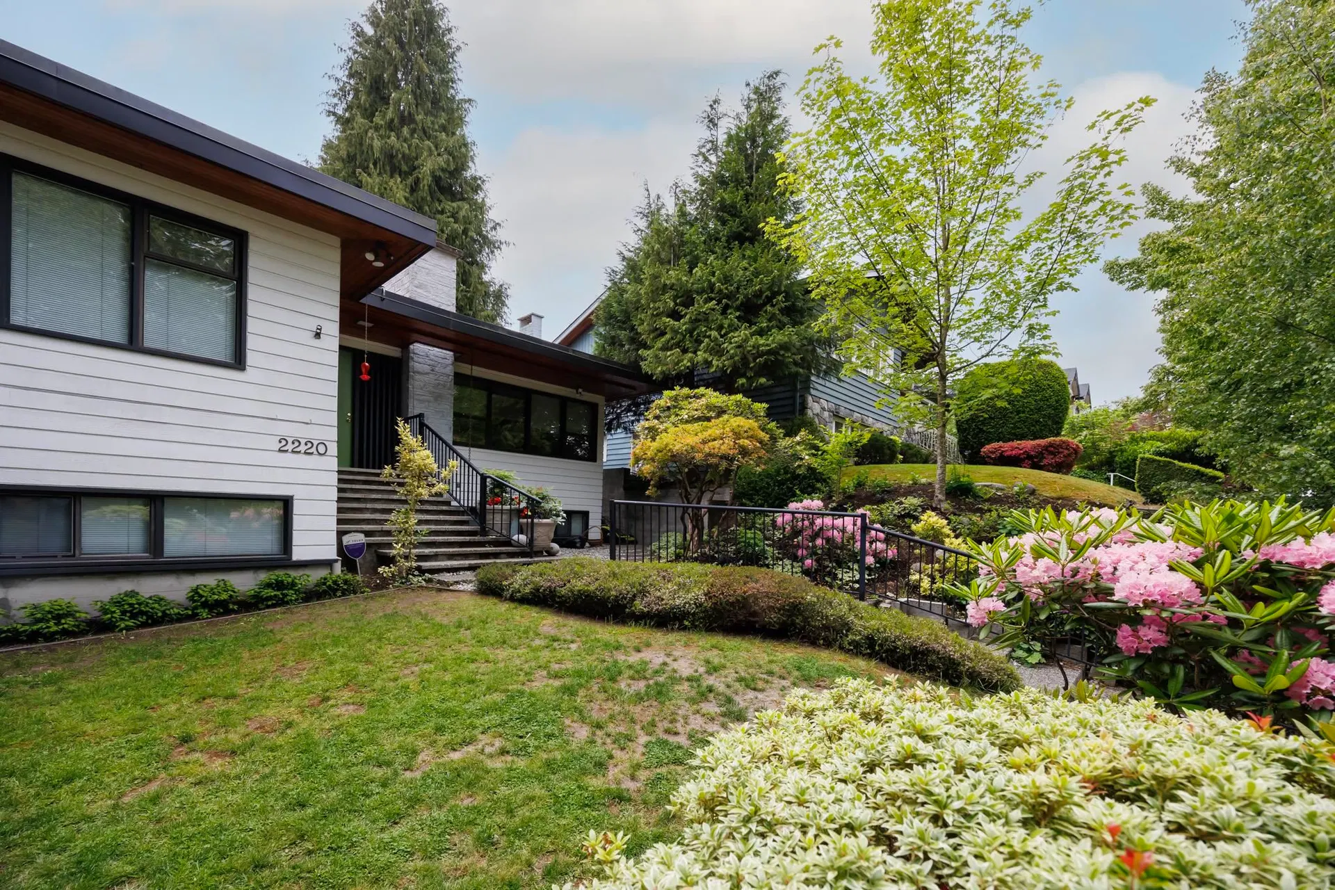Photo 3 of 19 at 2220 W 32nd Avenue