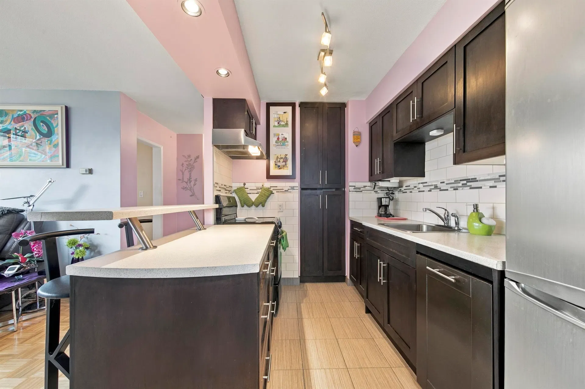 Photo 2 of 13 at #705 – 1251 Cardero Street