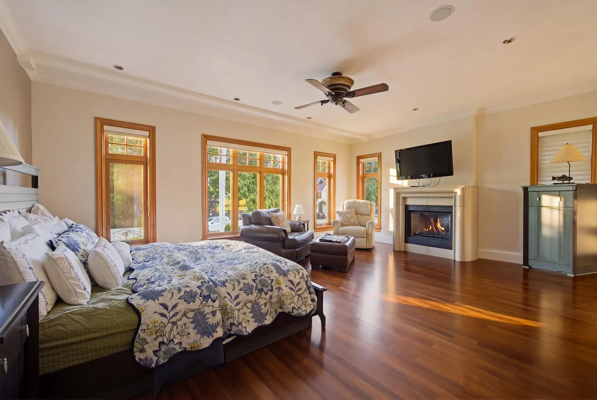Photo 5 of 39 at 12536 26a Avenue
