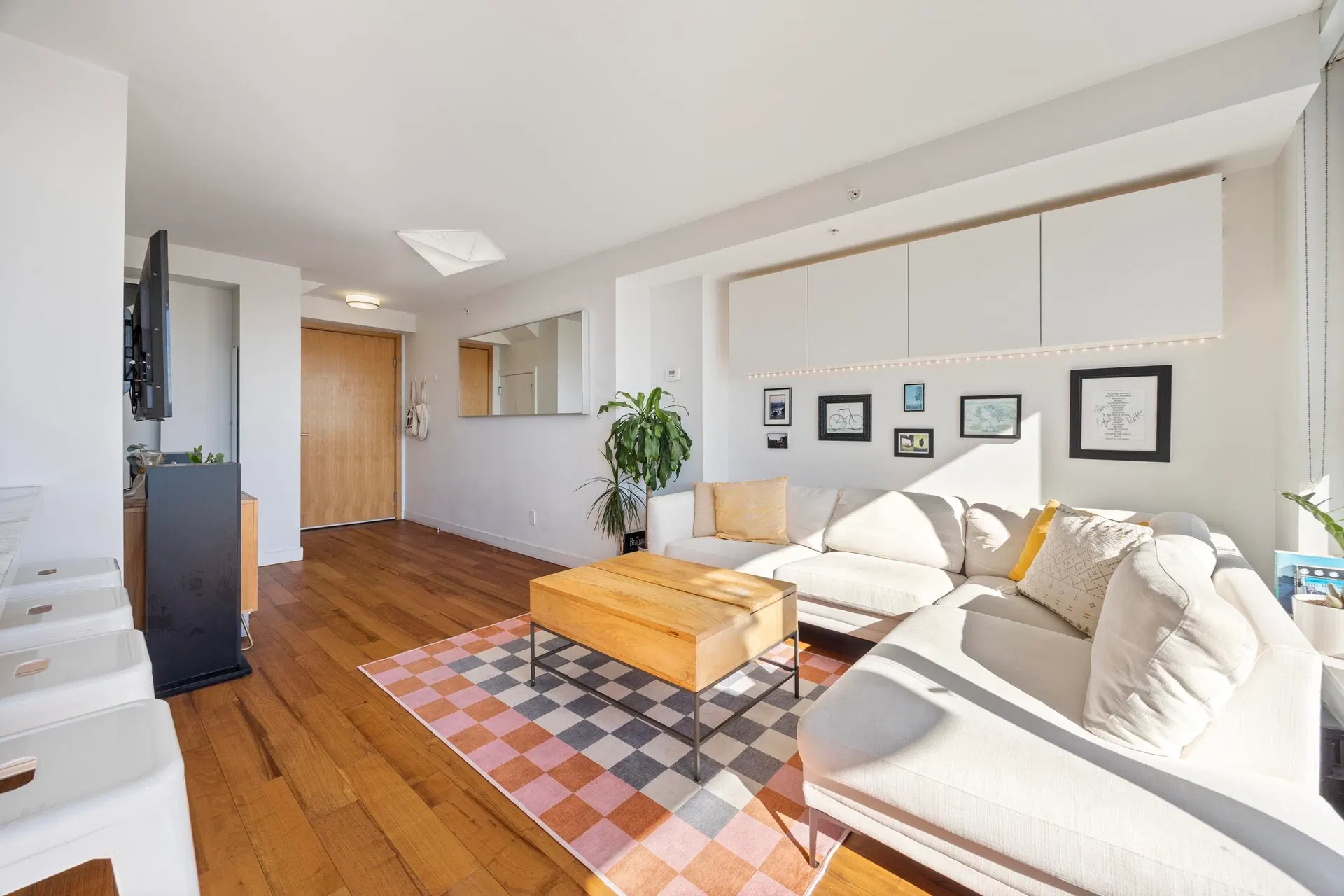 Photo 5 of 40 at PH9 – 188 Keefer Street