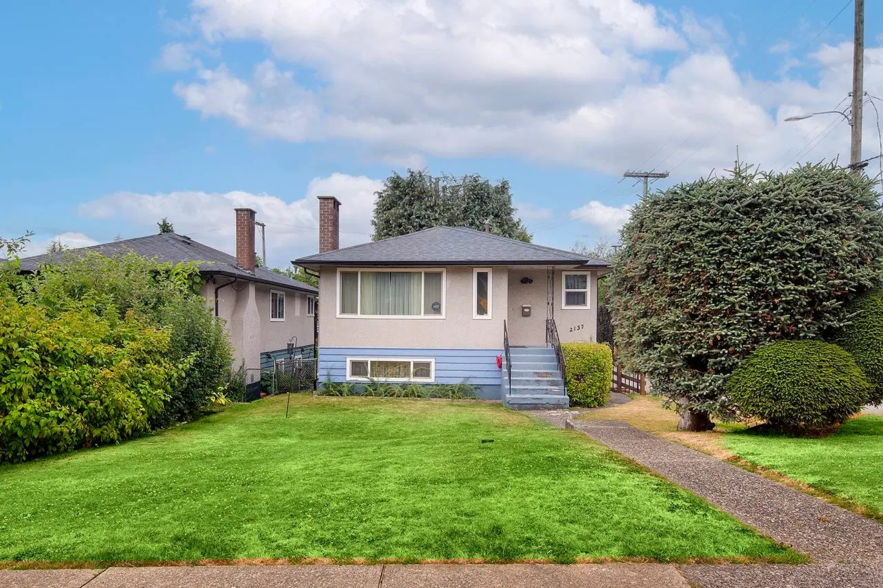 Photo 1 of 14 at 2137 20th Avenue